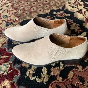 8 light tan suede bootie shoes. Like new. Worn once. Very nice.
